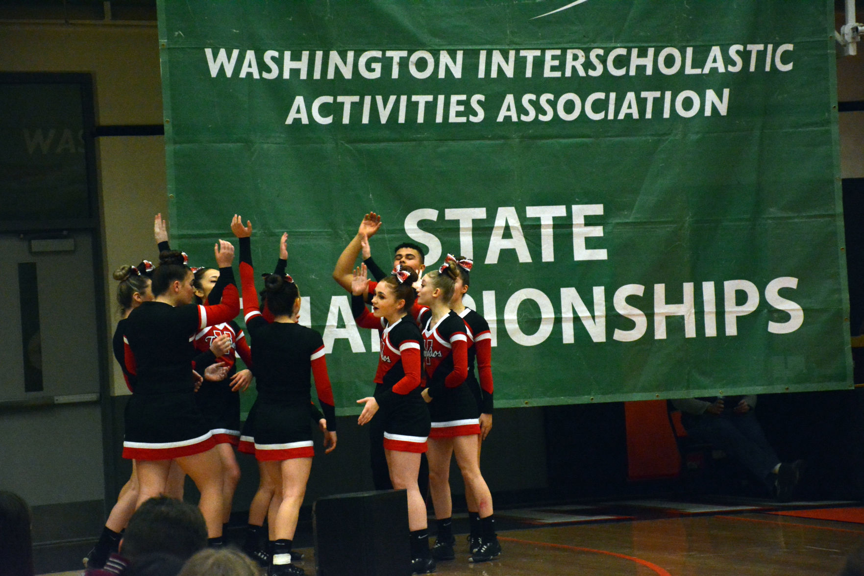 200213.yelm.cheer.6.jpg